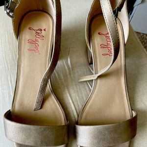 Bronze sandals in size 9 by Jellypop.
